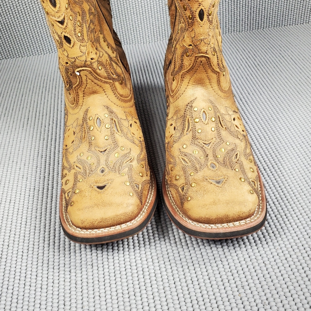 Laredo Brown Embroidered Winter Boots - Picture 7 of 14